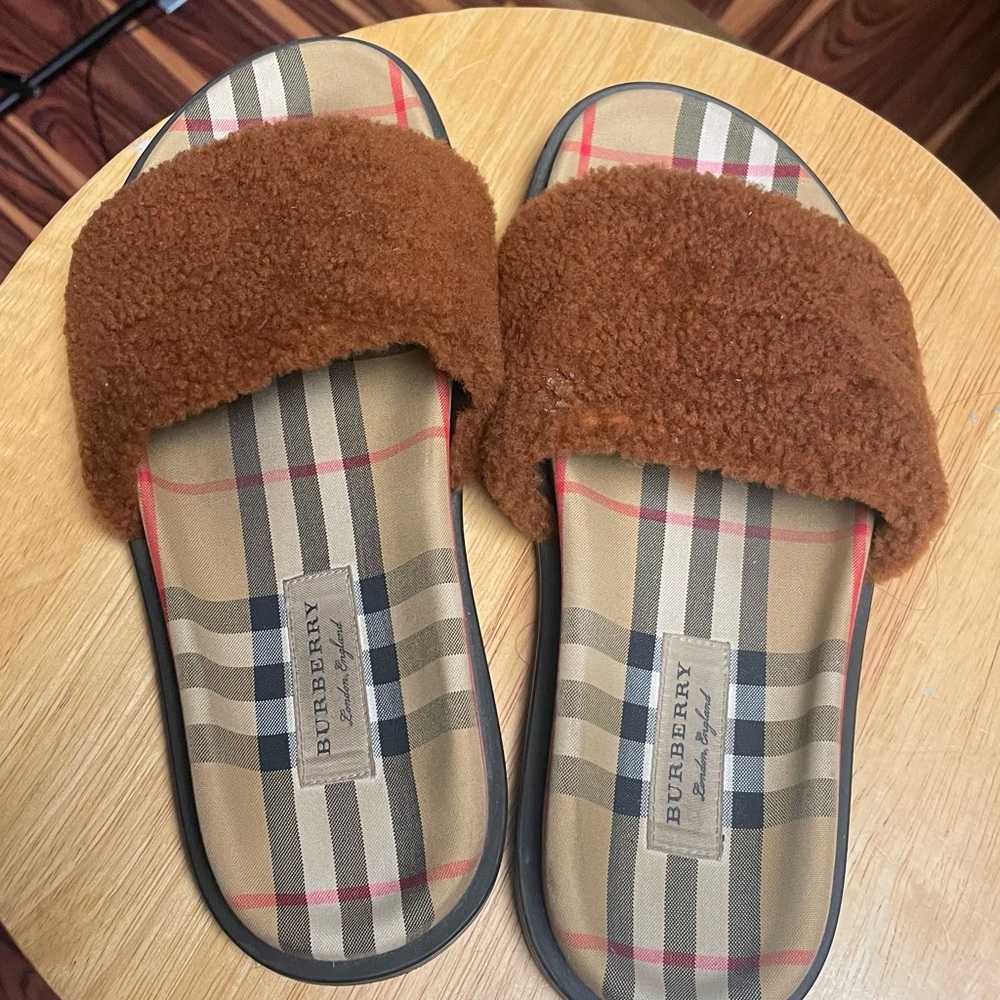 Burberry brown shearling fur flats - Picture 6 of 6